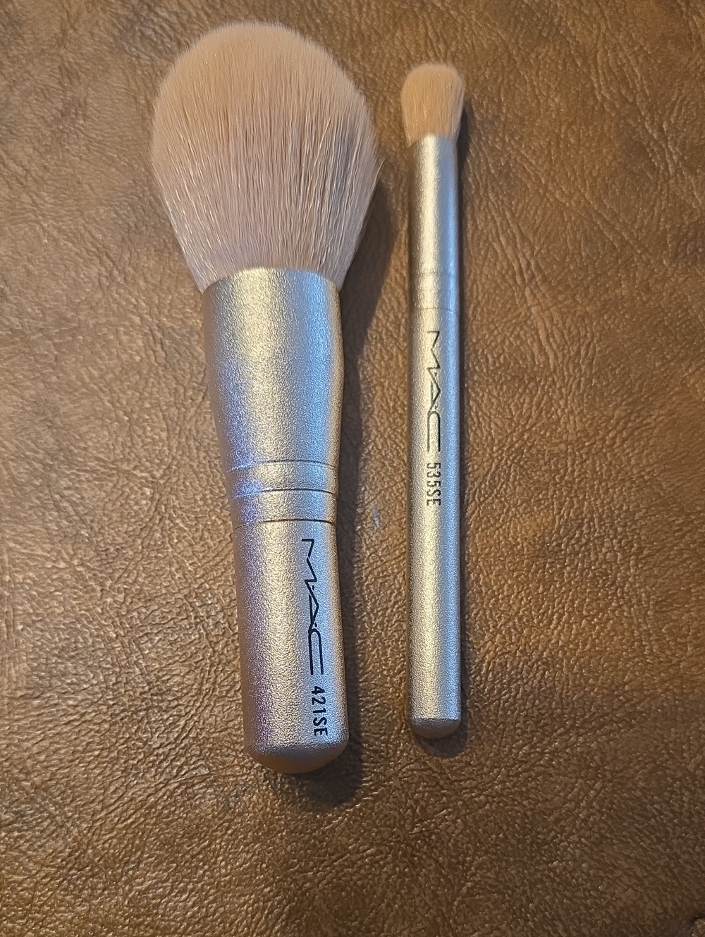 MAC Cosmetics Rose Gold Travel Brush Set - Powder 421SE and Shader 535SE Duo